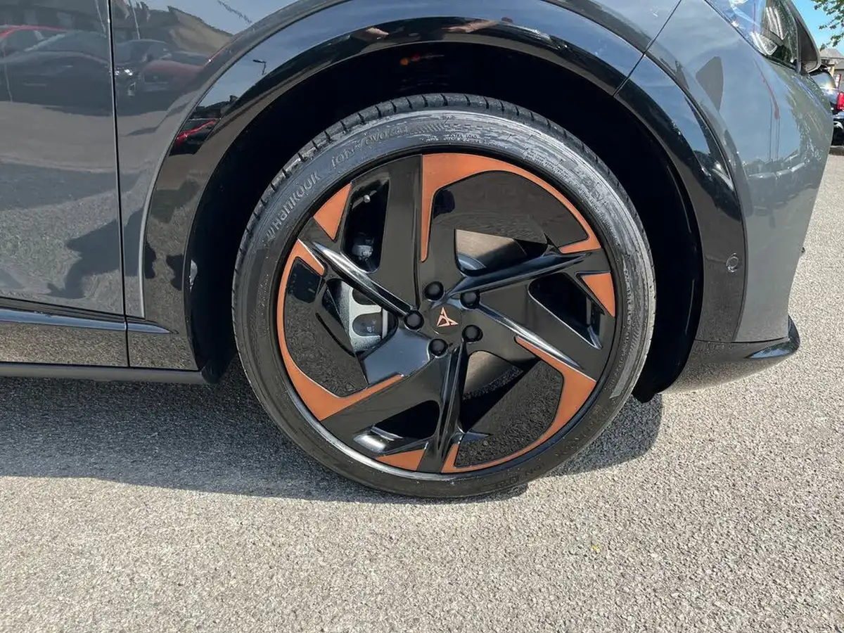 2025-cupra-tavascan-e-vz1-big-15