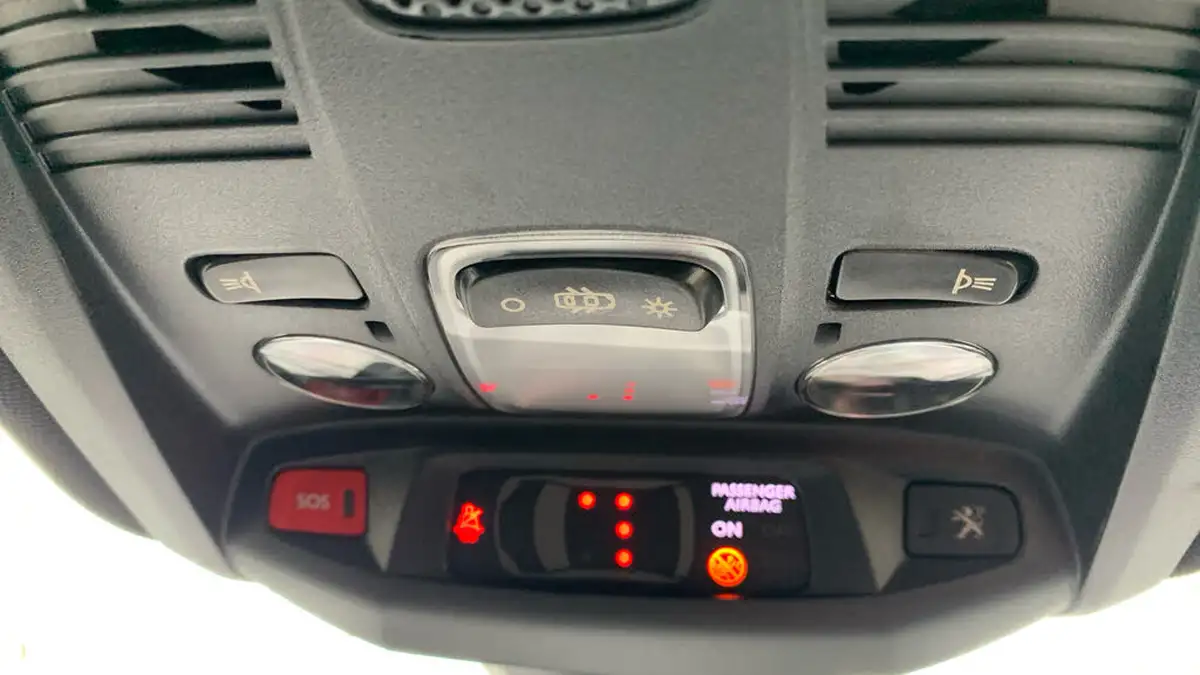 2024-peugeot-3008-suv-12-puretech-gt-136ps-hybrid-e-dsc6-big-40