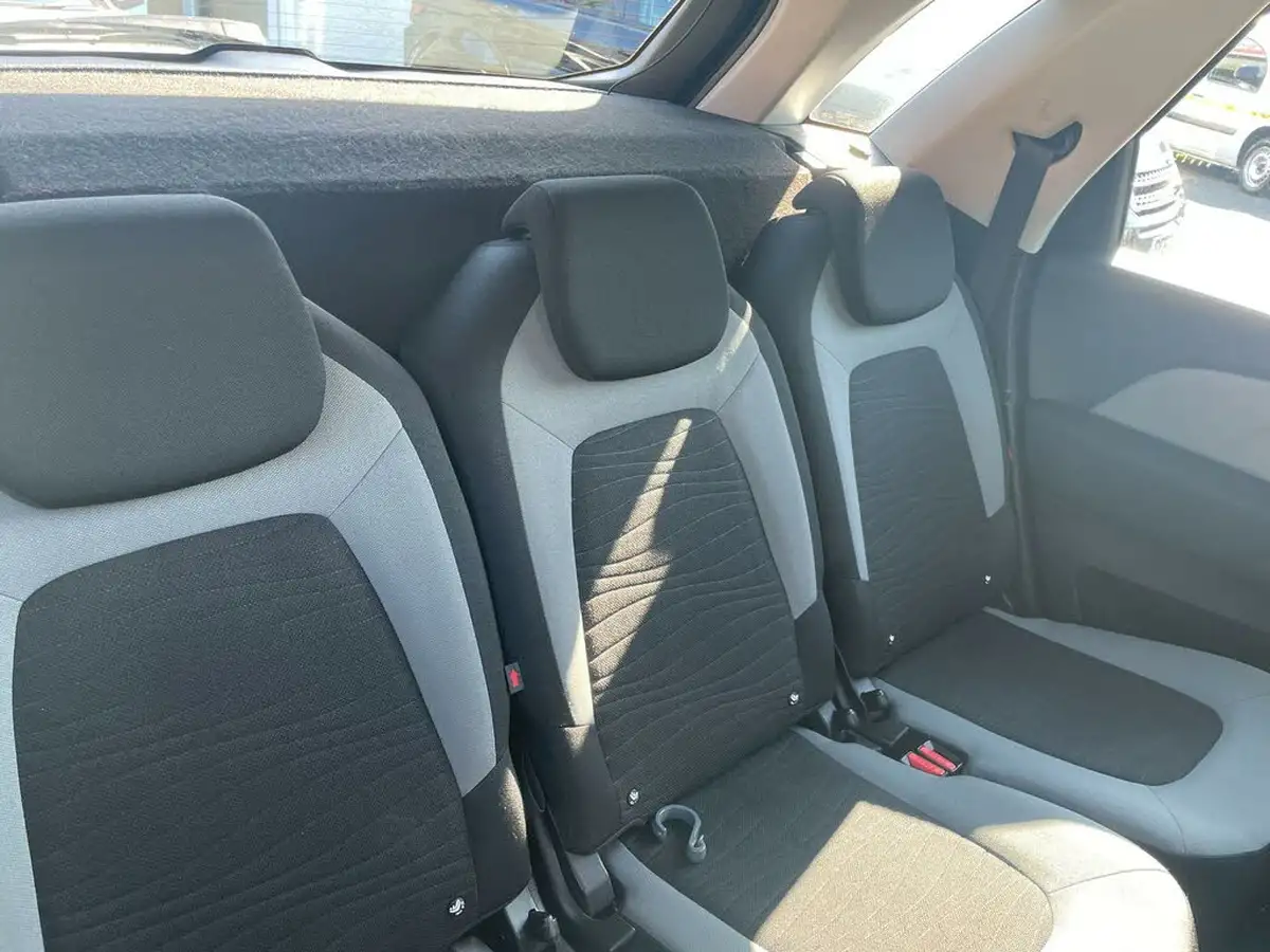 2015-citroen-c4-picasso-16e-hdi-exclusive-big-12