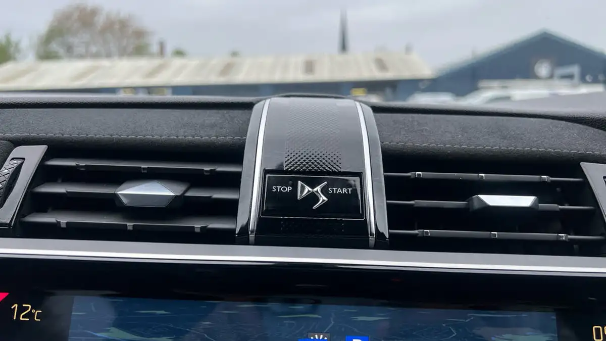 2018-ds-ds-7-crossback-15-bluehdi-performance-line-big-37
