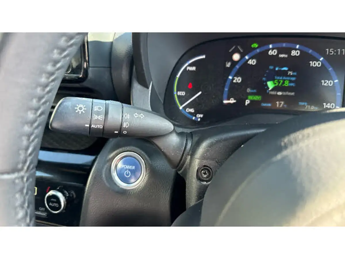2021-toyota-yaris-15-vvt-i-design-panoramic-roof-big-26