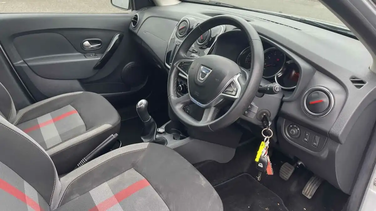 2019-dacia-sandero-stepway-09-tce-techroad-big-13