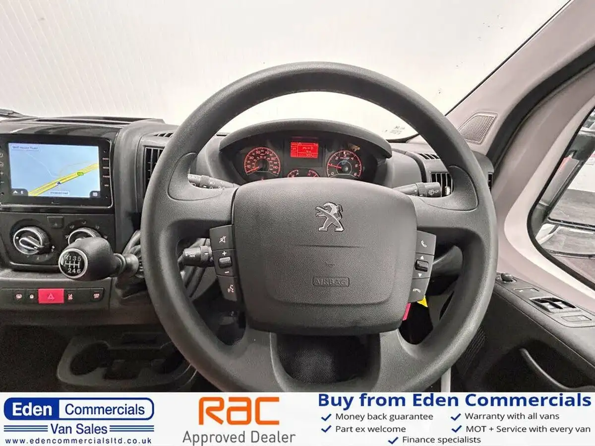 2025-peugeot-boxer-22-bluehdi-professional-premium-335-l3h2-panel-big-21