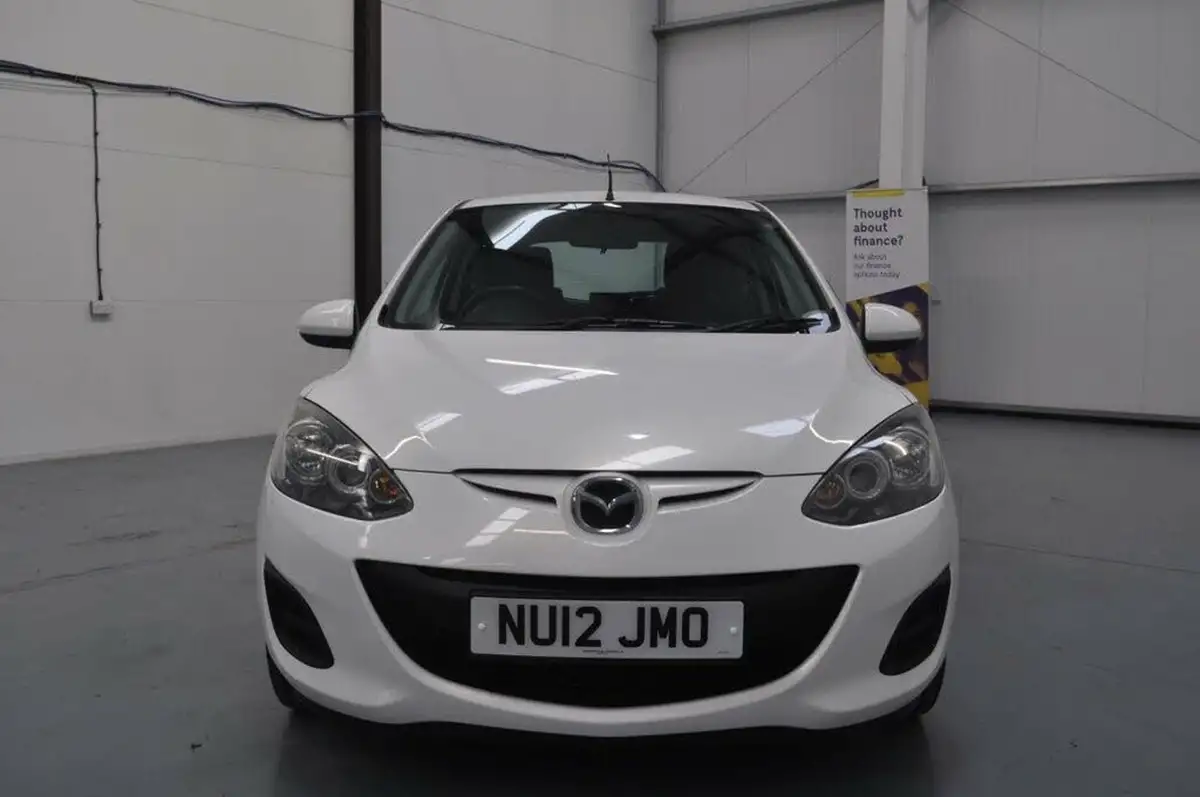 2012-mazda-mazda2-13-tamura-3d-big-9