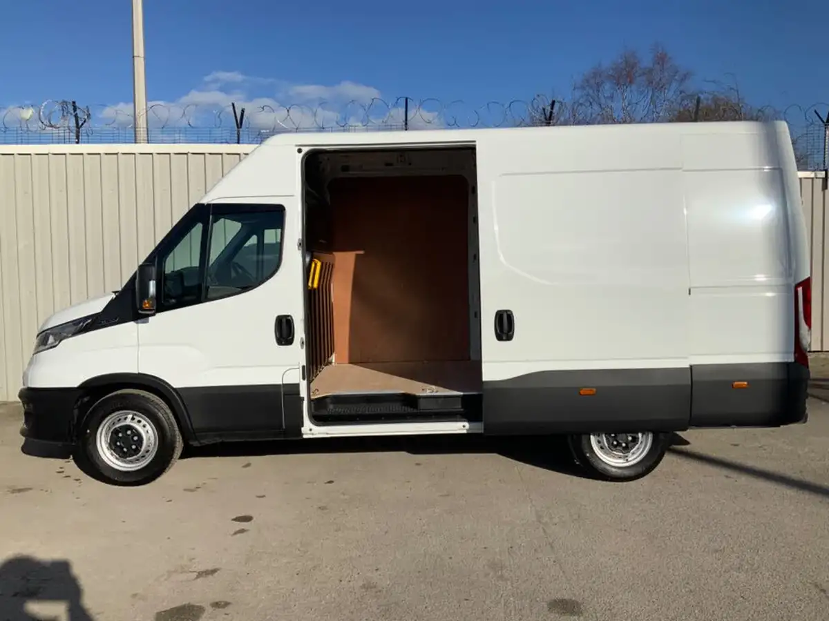 2023-iveco-daily-s-class-23td-35s14v-business-3520mm-h2-136pseu6dt-big-11
