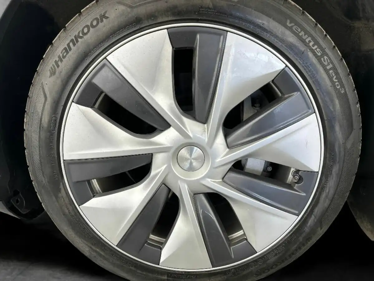 2022-tesla-model-y-e-long-range-big-13