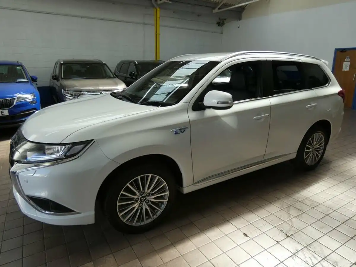 2021-mitsubishi-outlander-24-dynamic-safety-phev-big-12