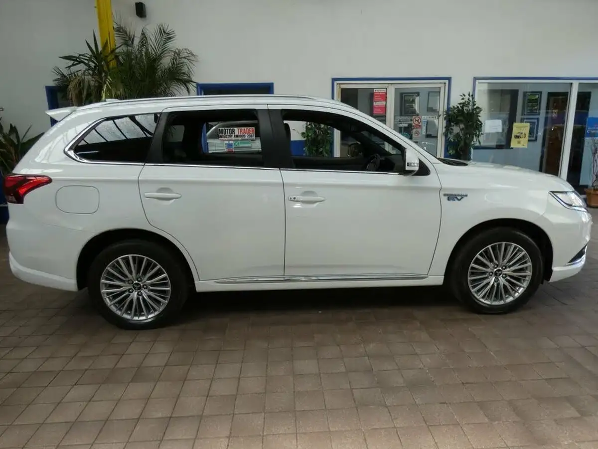 2021-mitsubishi-outlander-24-dynamic-safety-phev-big-40
