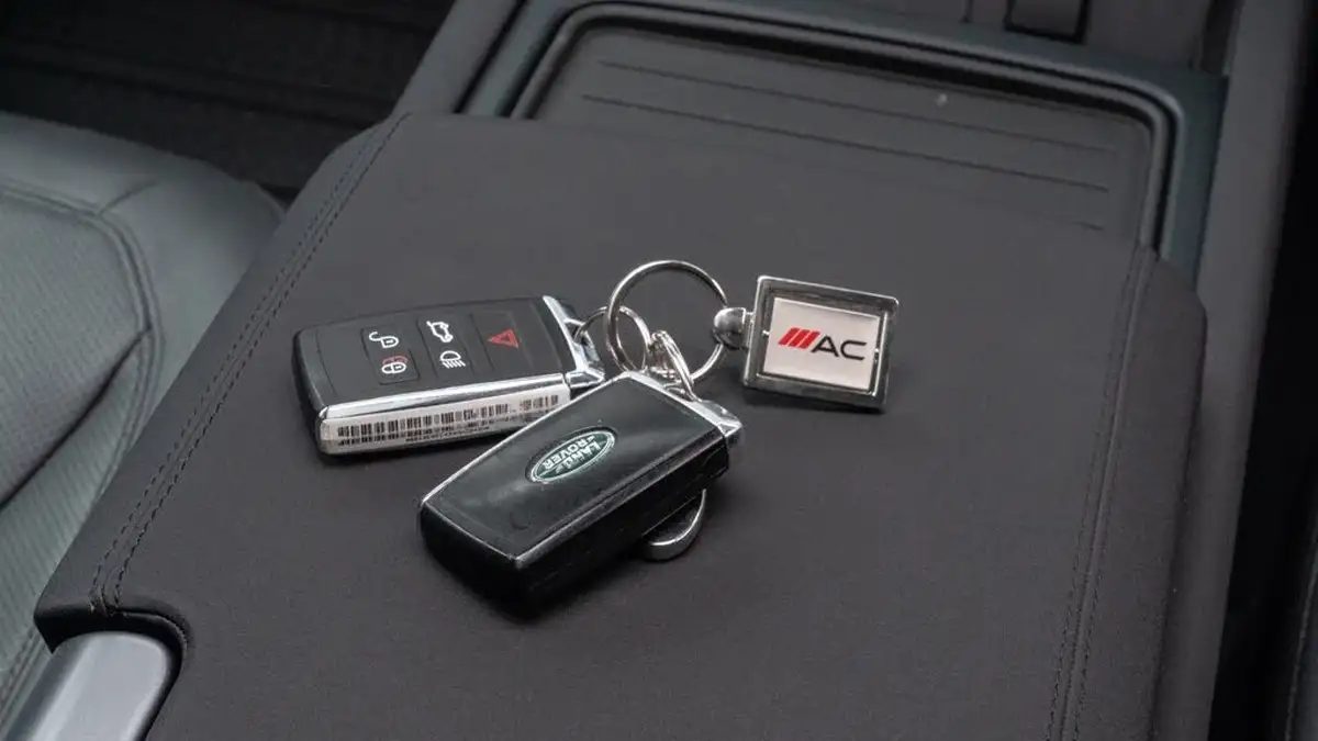 2022-land-rover-110-defender-30-d250-xs-edition-big-13
