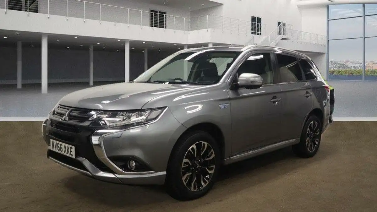 2016-mitsubishi-outlander-20-gx4h-phev-big-0