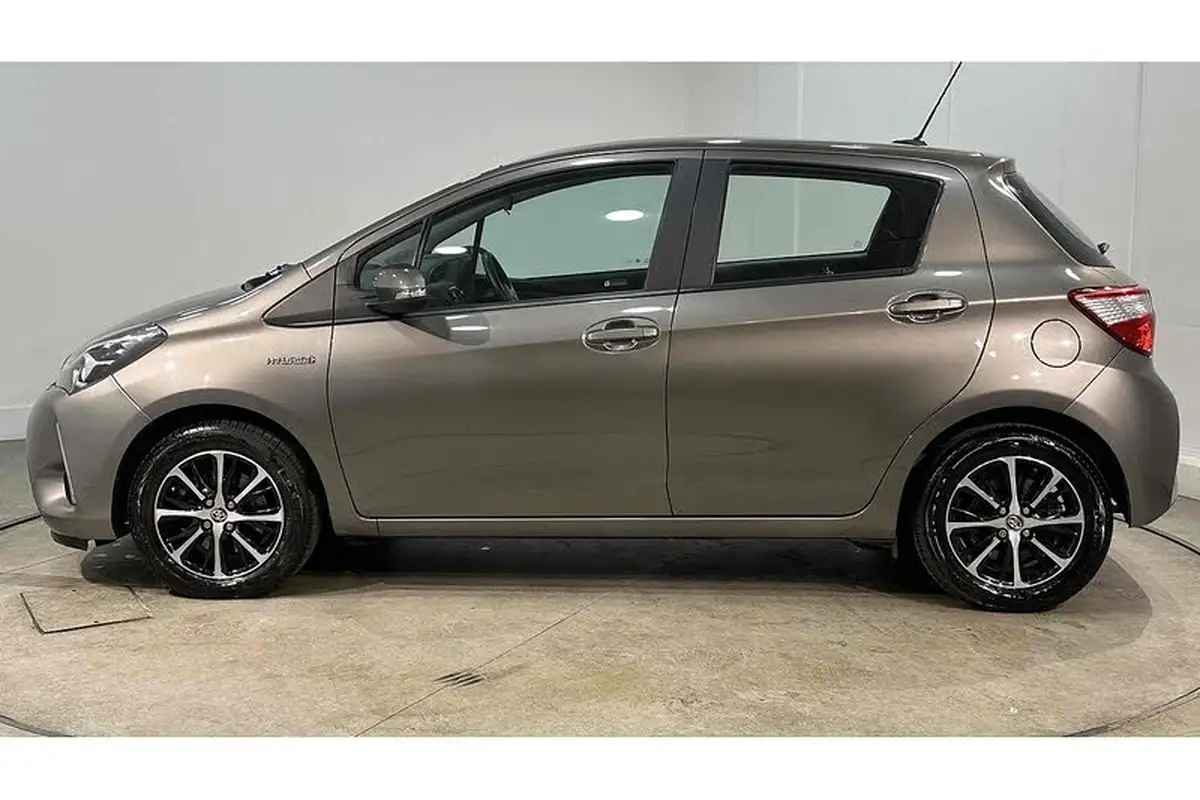 2019-toyota-yaris-15-vvt-i-icon-tech-98bhp-hybrid-1497cc-e-cvt-big-9