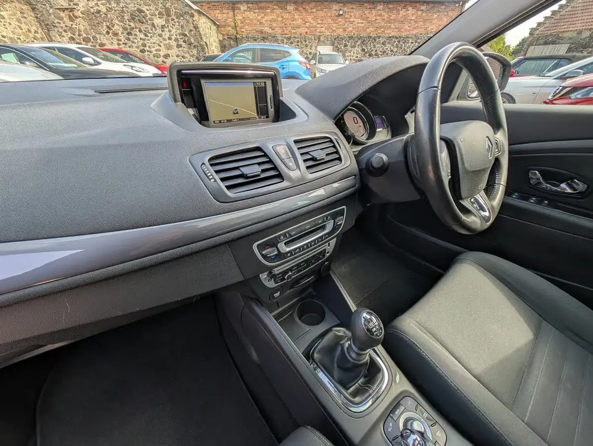 2015-renault-megane-15td-limited-big-9