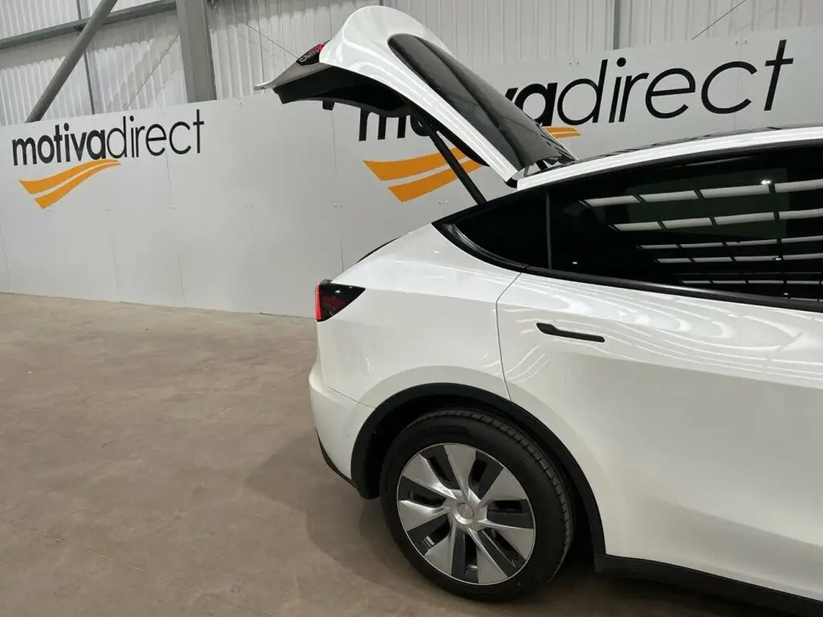 2022-tesla-model-y-e-long-range-big-8