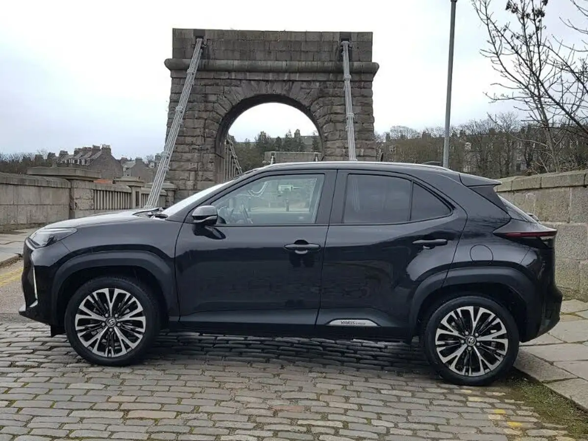 2022-toyota-yaris-cross-15-vvt-i-excel-big-3