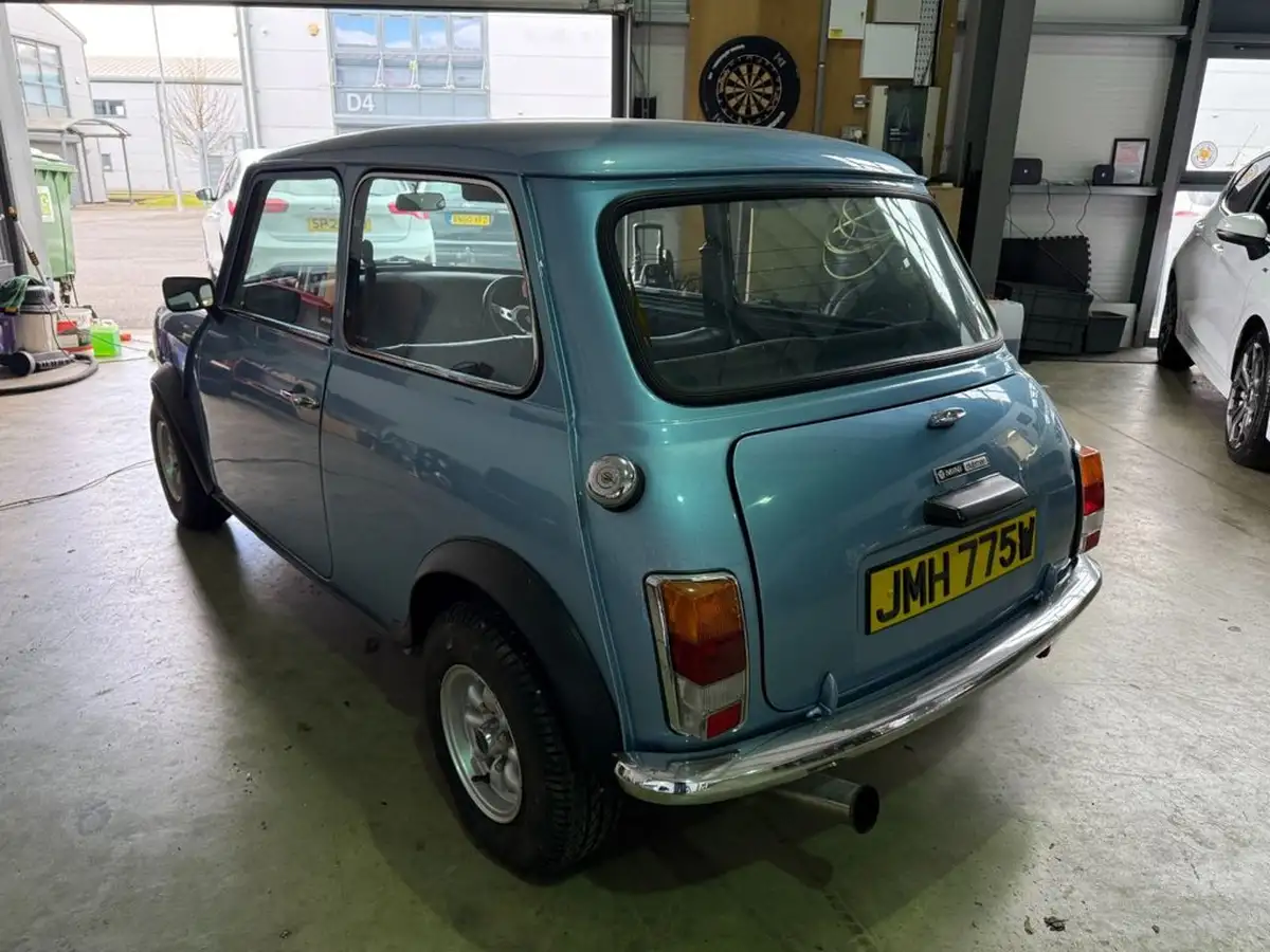 1980-austin-mini-11-clubman-saloon-2d-big-9