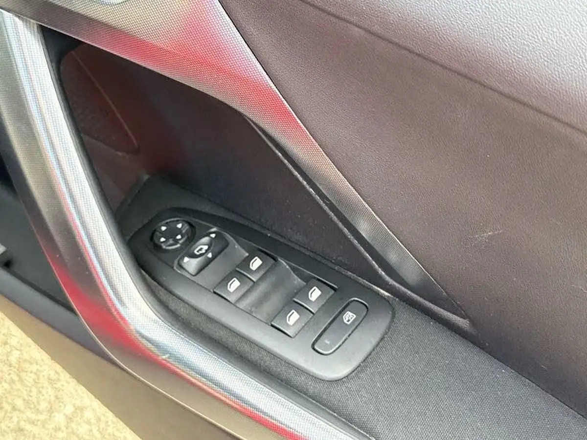 2019-peugeot-2008-suv-12-puretech-allure-130bhp-big-13