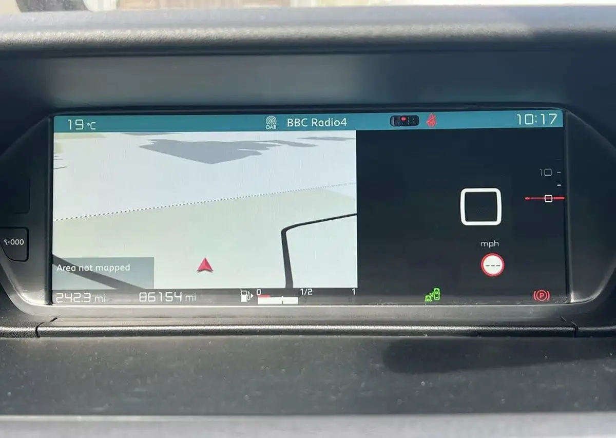 2018-citroen-grand-c4-spacetourer-15bluehdi-flair-big-43