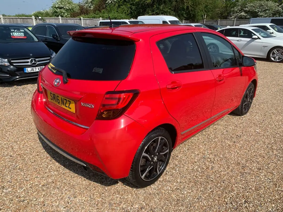 2016-toyota-yaris-133-design-big-6