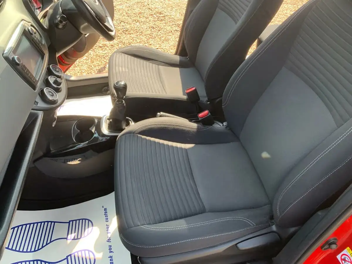 2016-toyota-yaris-133-design-big-30