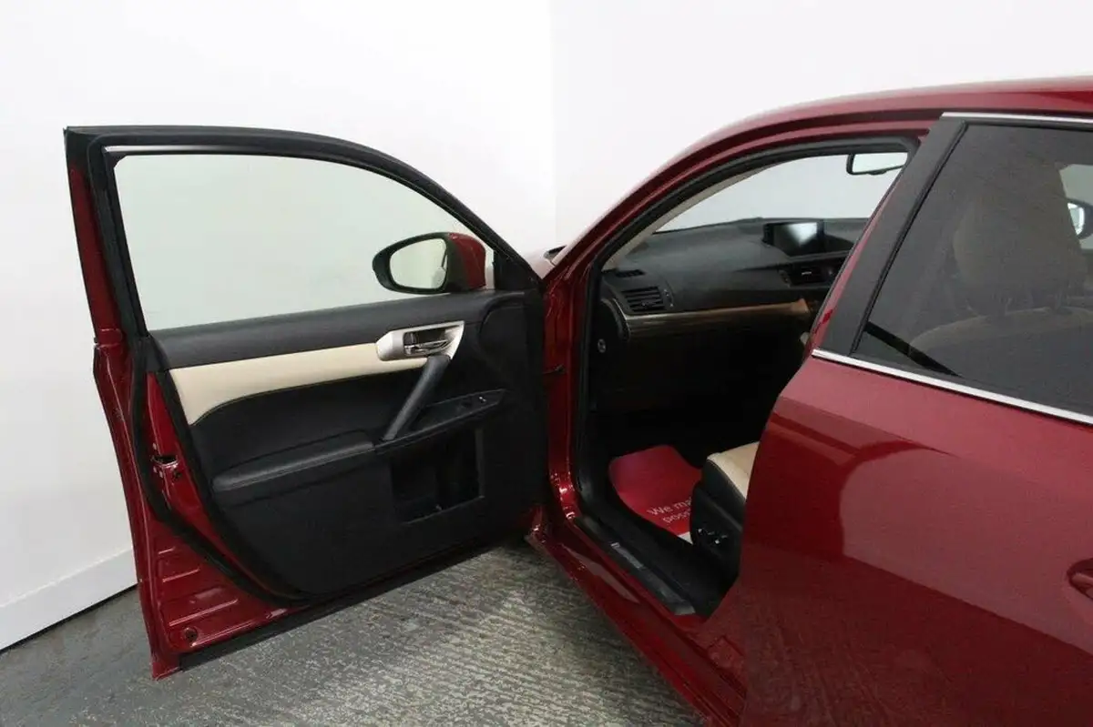 2014-lexus-ct-200h-18-premier-big-24