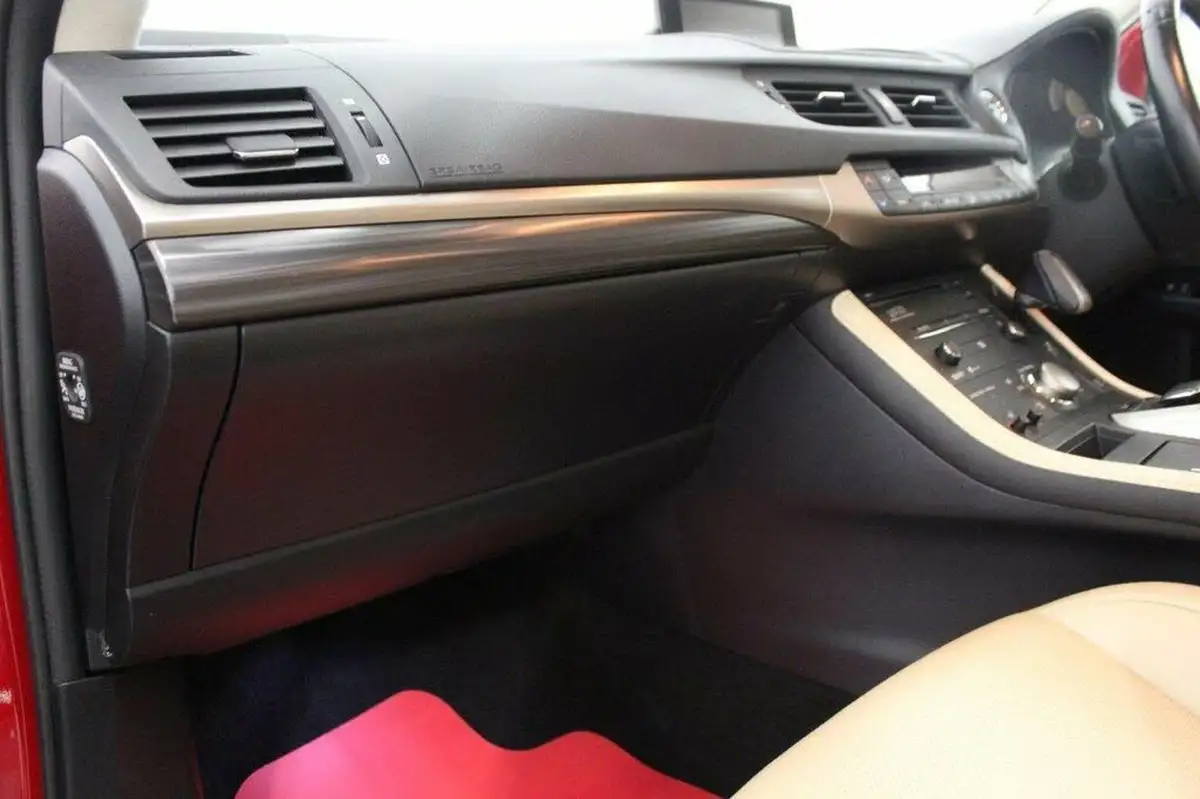 2014-lexus-ct-200h-18-premier-big-28