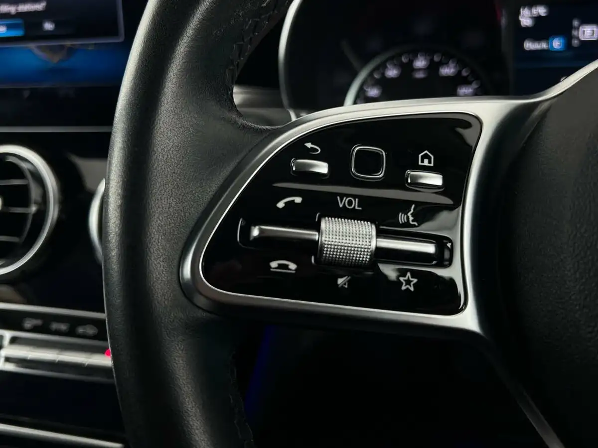 2019-mercedes-benz-c-class-20-c300-sport-premiumss-saloon-4d-big-17