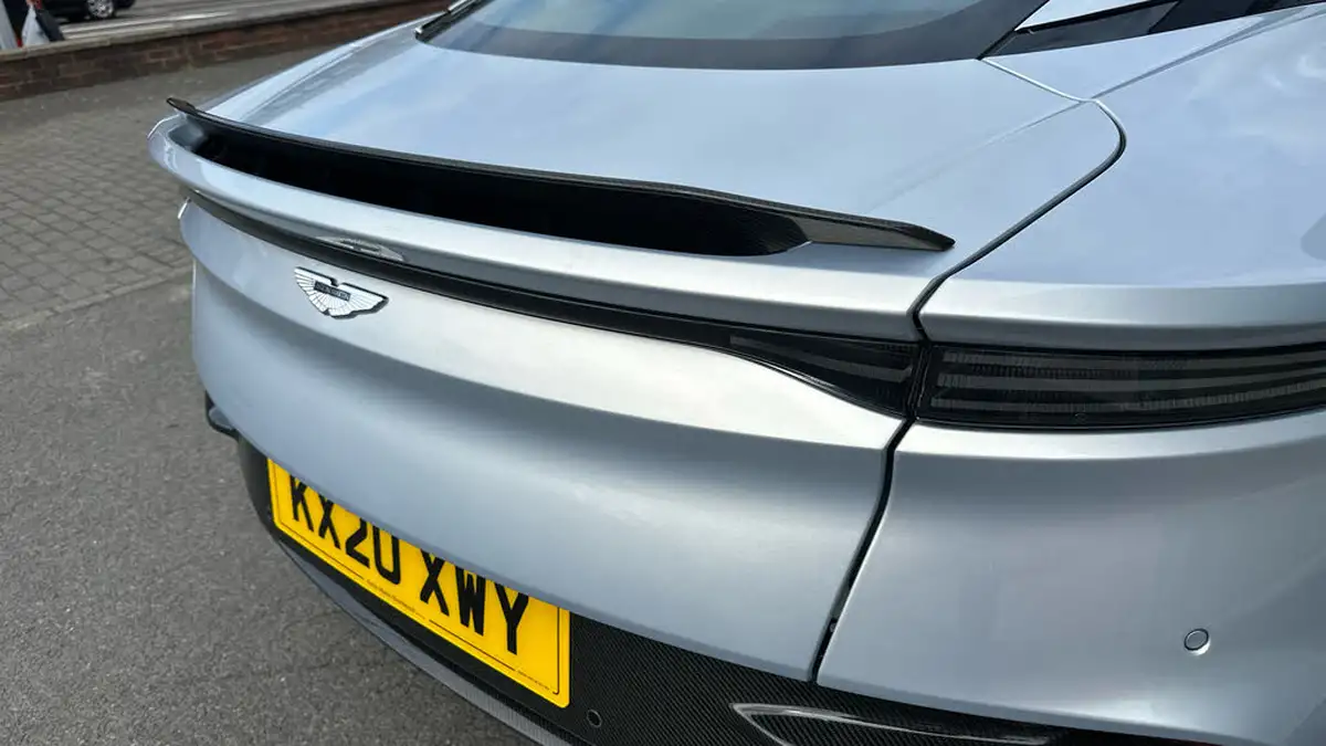 2020-aston-martin-dbs-52-v12-superleggera-big-7