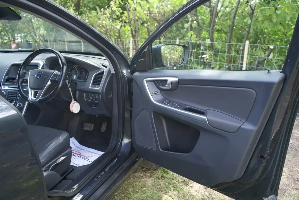 2014-volvo-xc60-24td-d4-se-181bhp-nav-geartronic-big-27