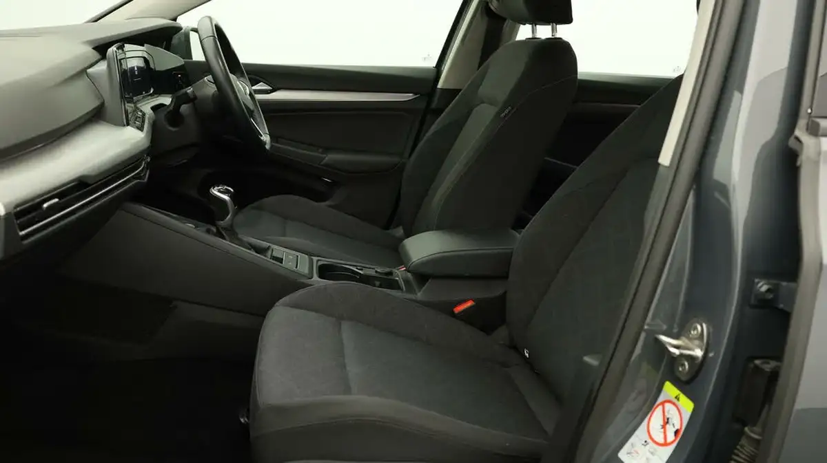 2022-volkswagen-golf-15-tsi-life-130ps-hatchback-big-13