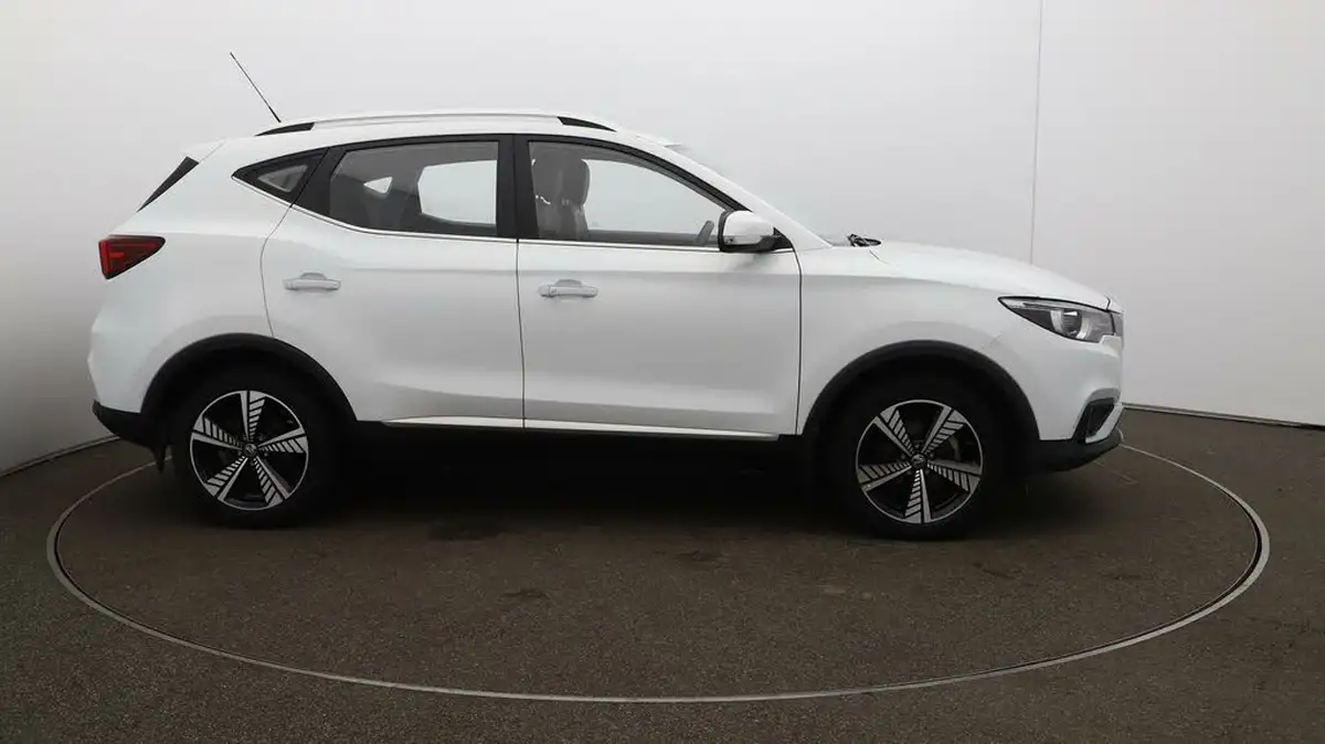 2021-mg-zs-suv-e-exclusive-ev-big-42