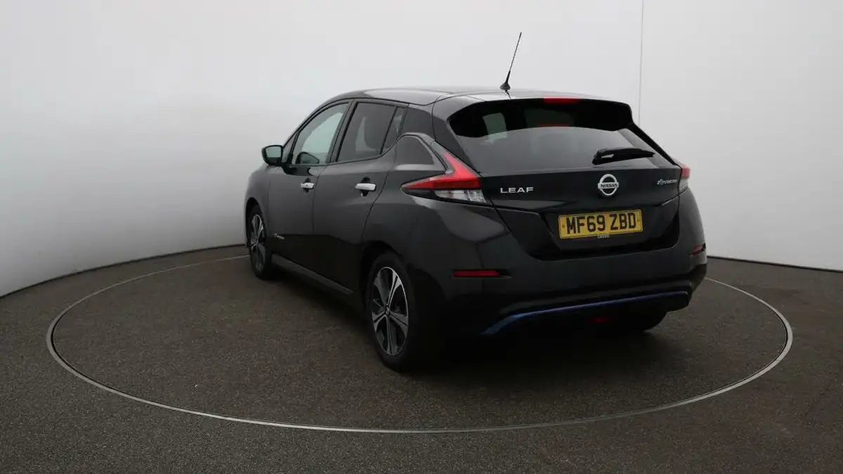 2020-nissan-leaf-e-tekna-big-52