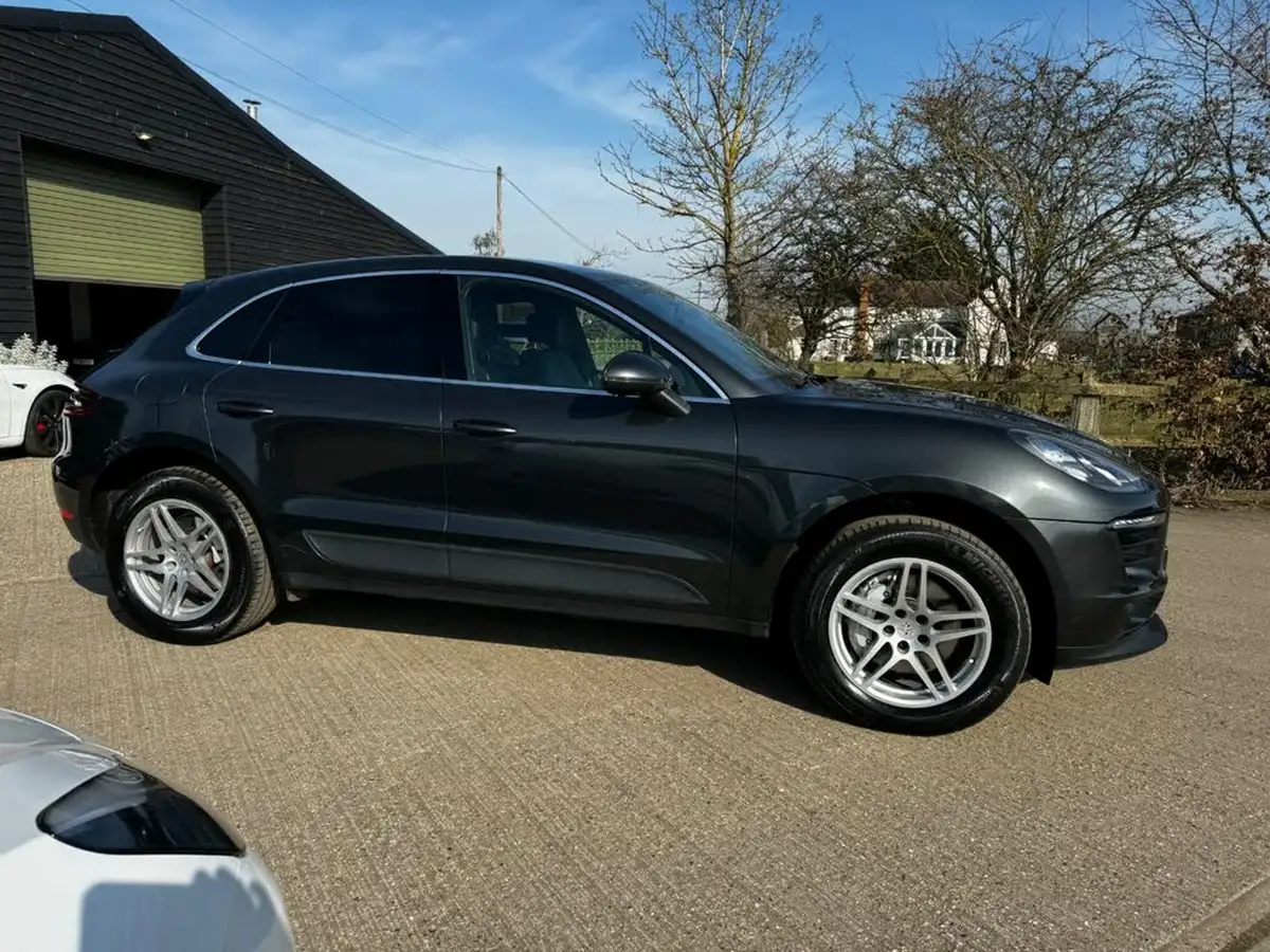 2018-porsche-macan-30-s-big-8