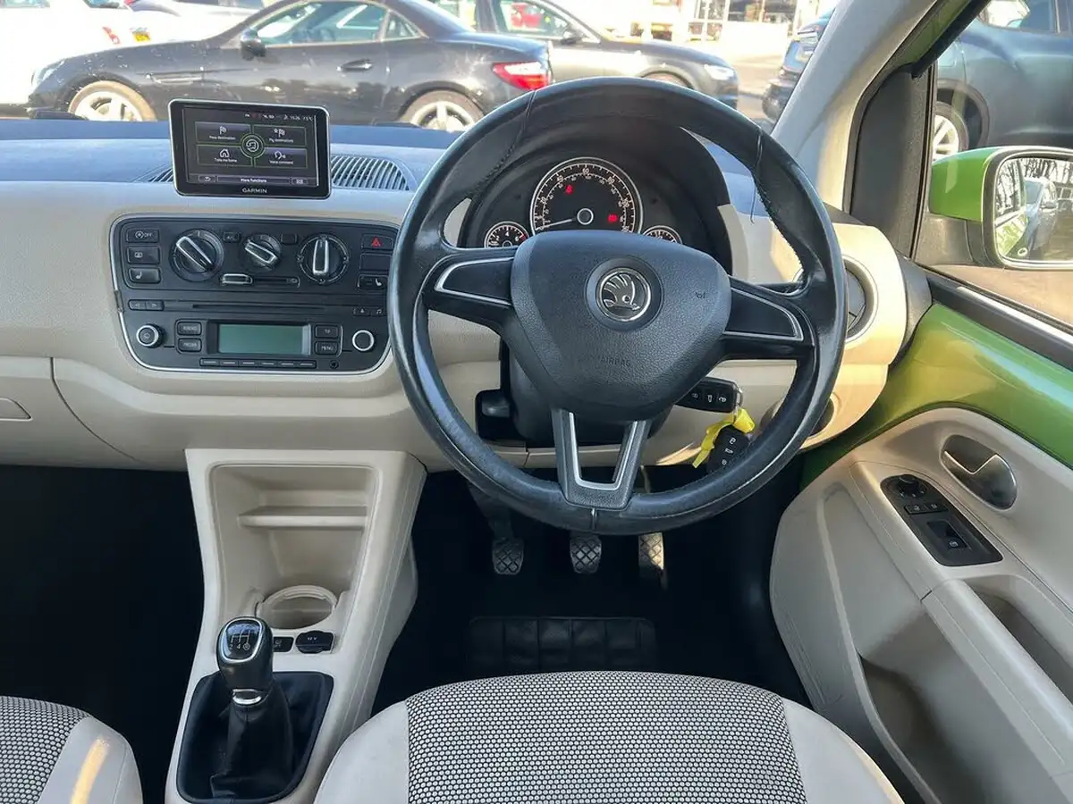 2014-skoda-citigo-10-elegance-75ps-greentech-3d-big-9