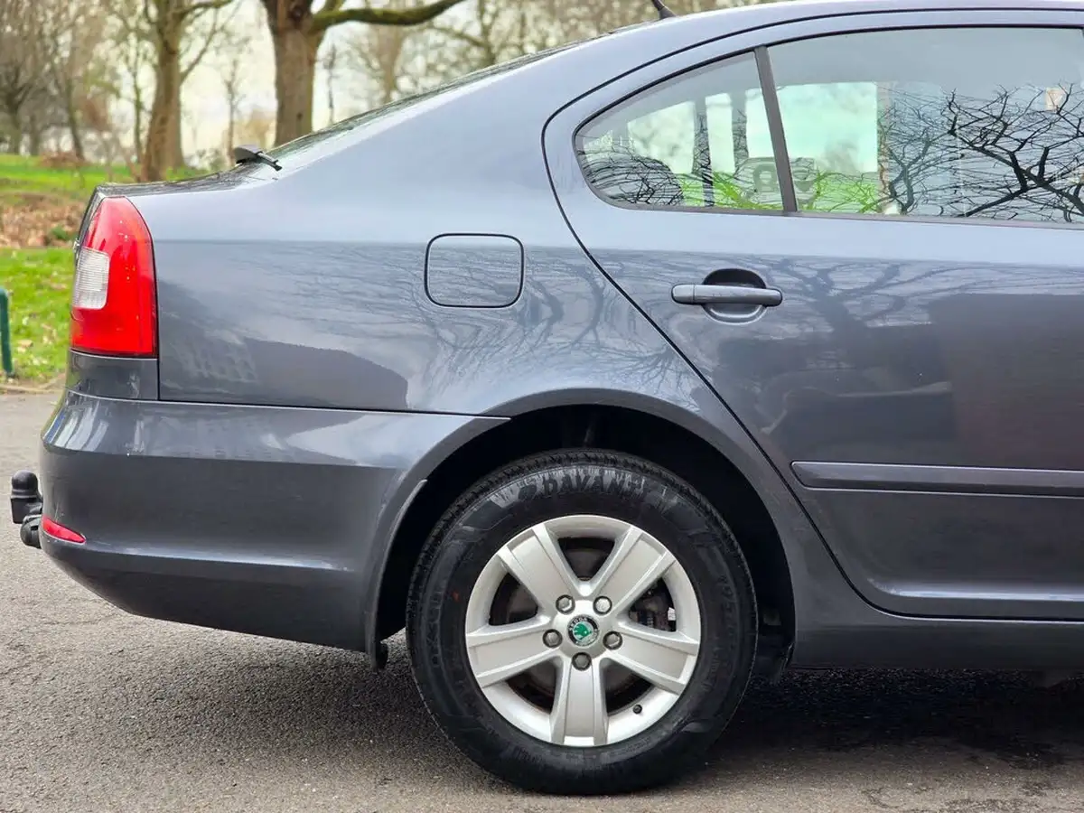 2012-skoda-octavia-14-se-plus-tsi-122bhp-plus-hatchback-big-29