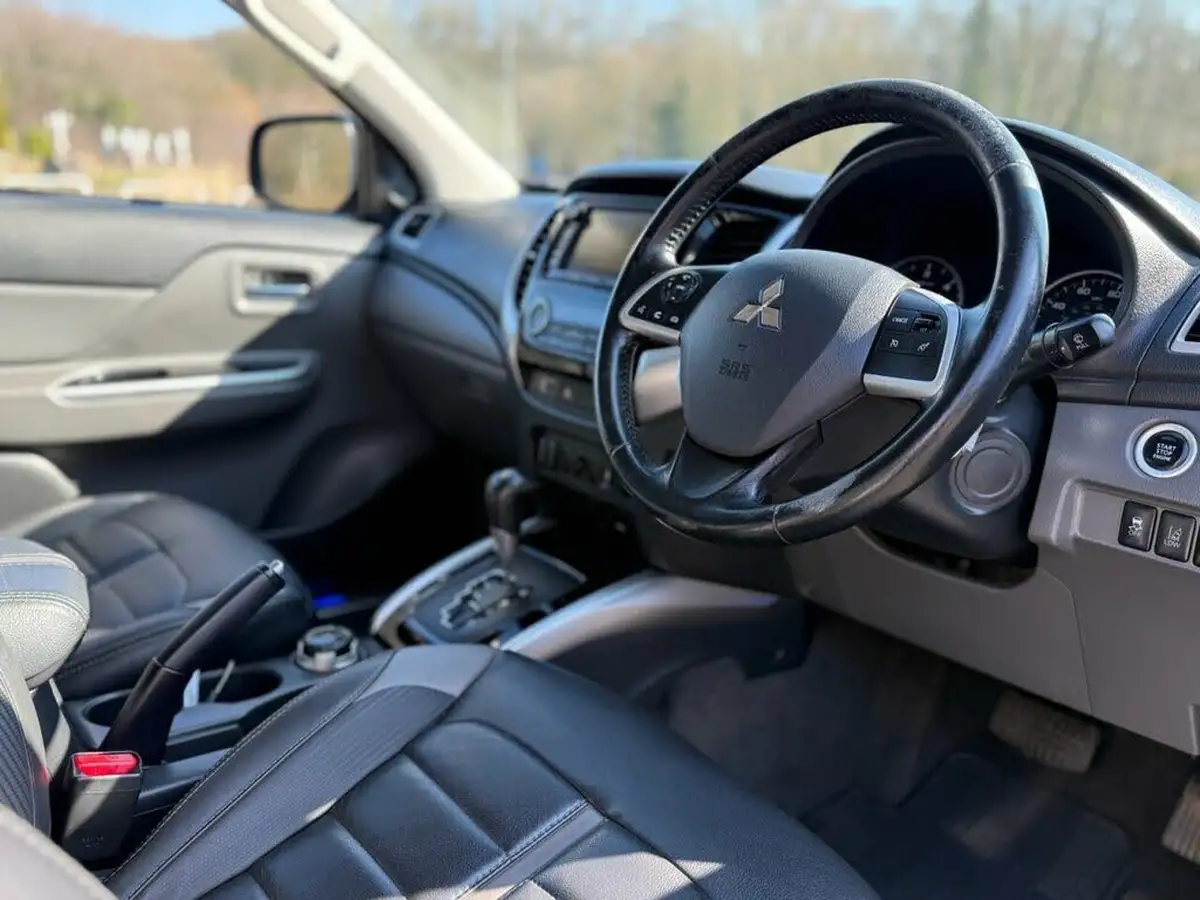 2016-mitsubishi-l200-24di-d-barbarian-auto-big-5