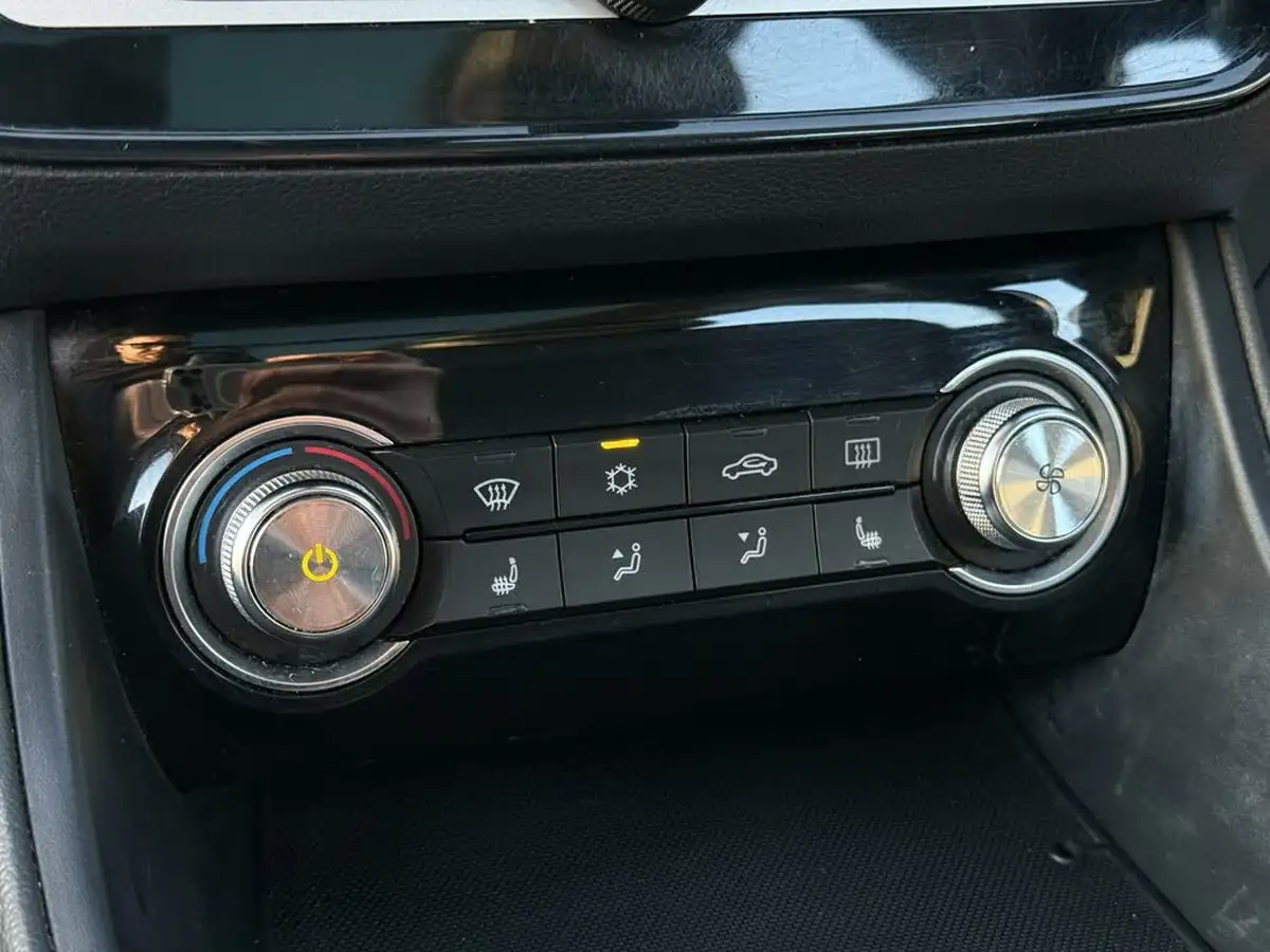2020-mg-zs-suv-e-exclusive-ev-big-33