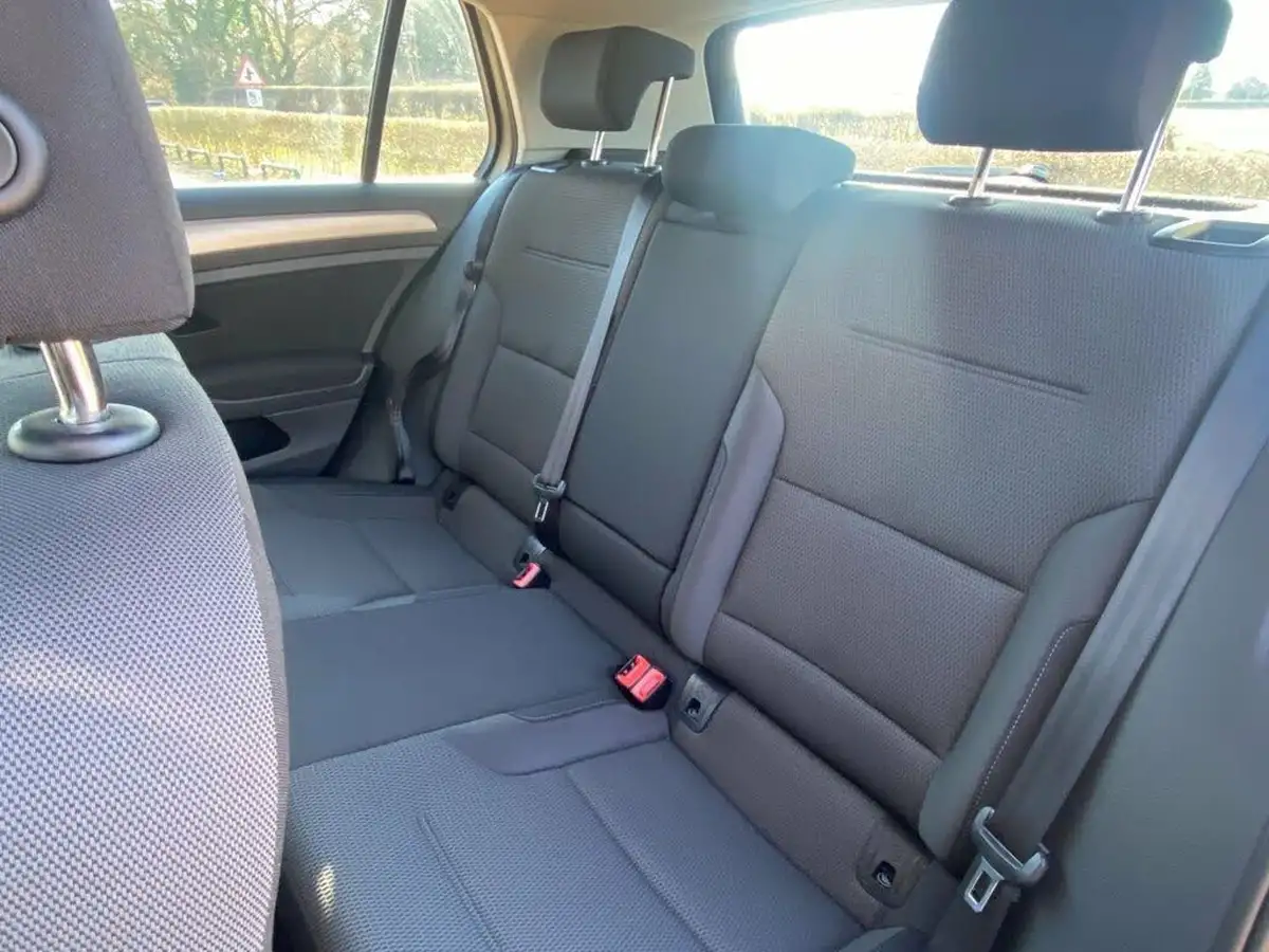 2015-volkswagen-golf-16tdi-match-110ps-bmtss-5d-dsg-big-20