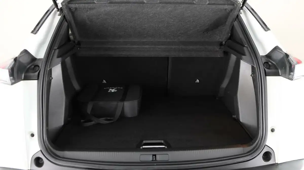 2021-peugeot-2008-suv-e-gt-premium-50kwh-big-16