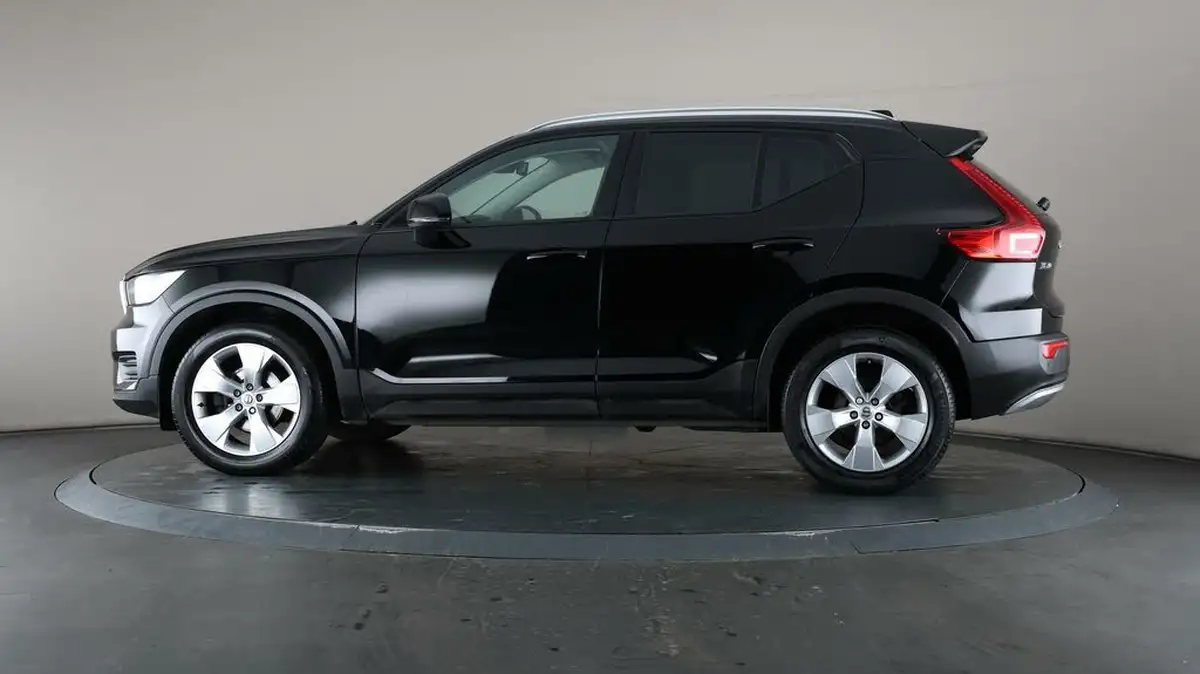 2021-volvo-xc40-15-t3-momentum-163bhp-big-32