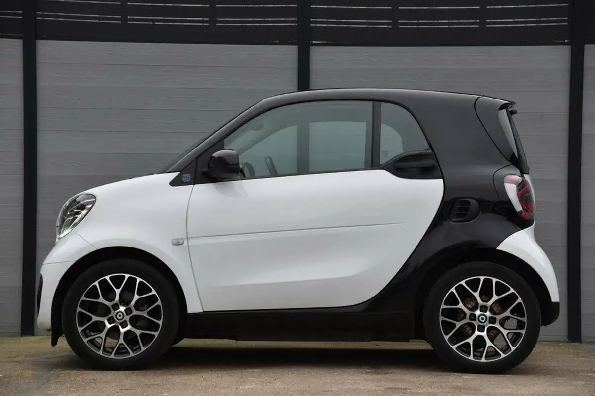 2021-smart-fortwo-eq-exclusive-coupe-big-6