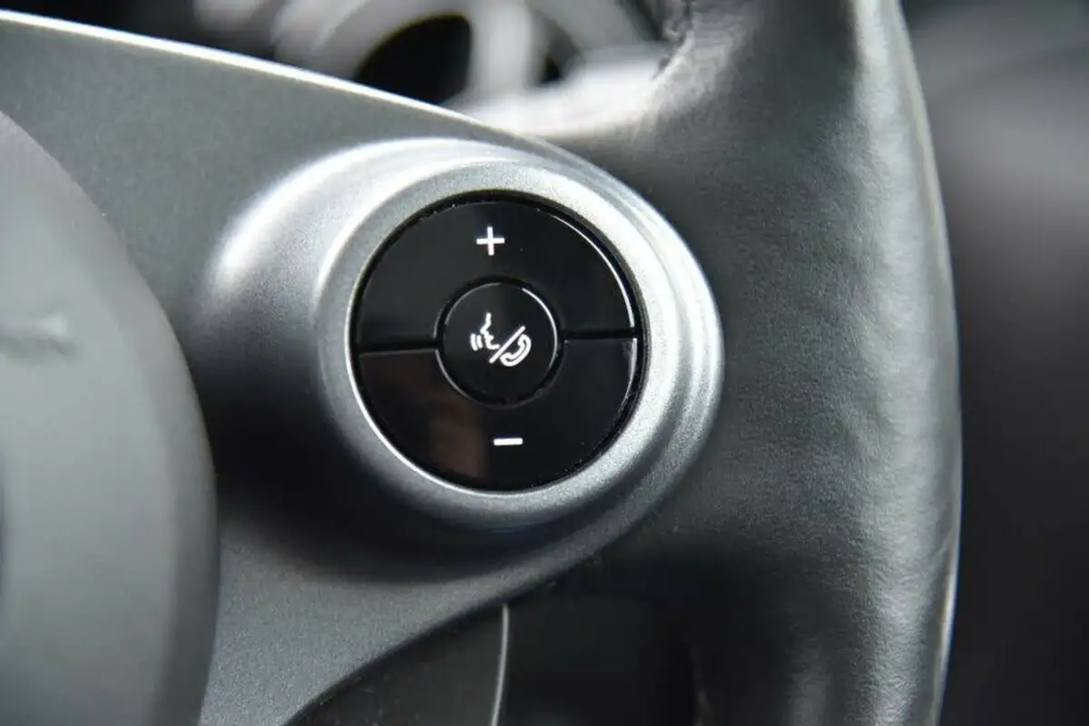 2021-smart-fortwo-eq-exclusive-coupe-big-30