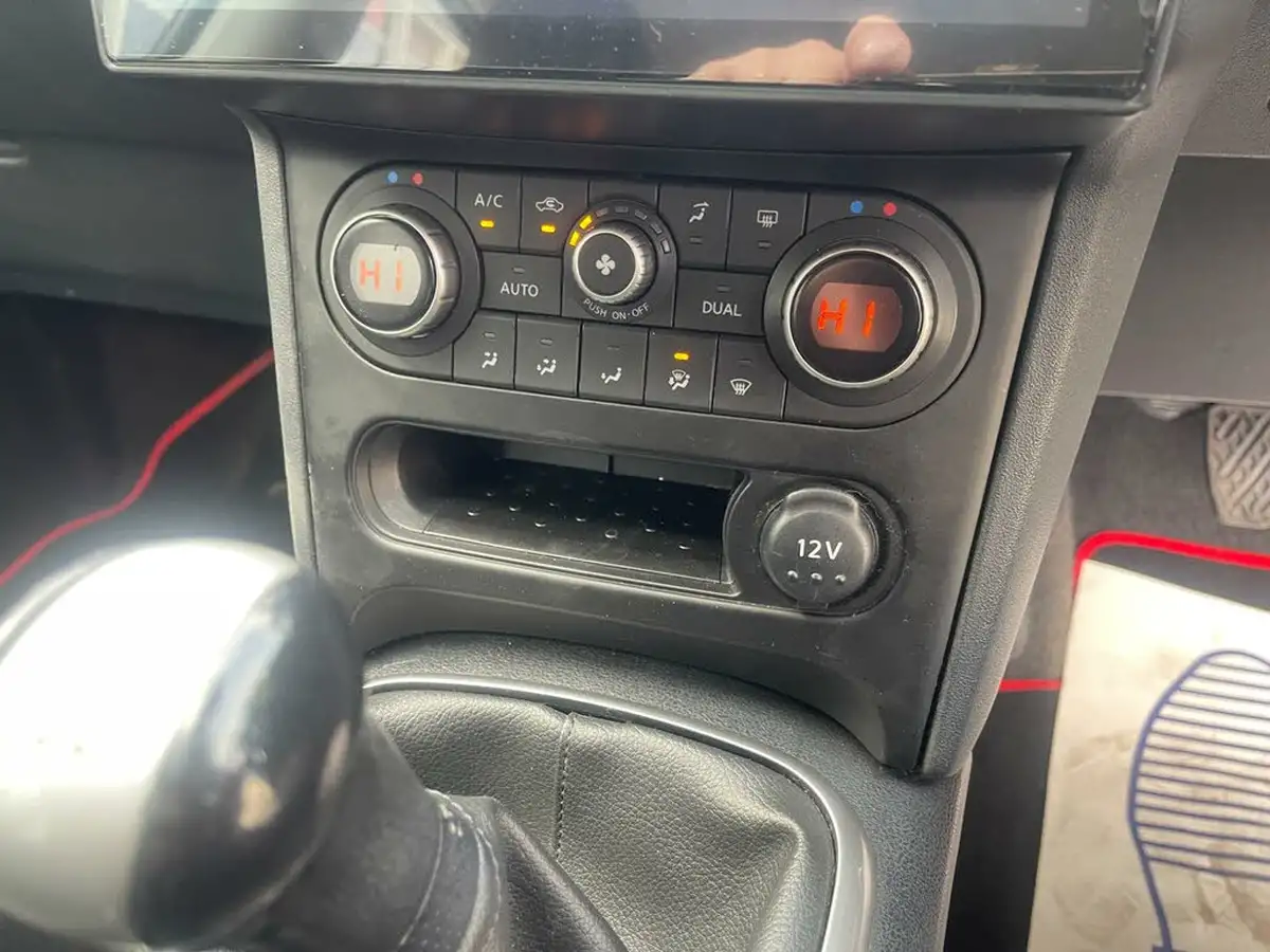 2012-nissan-qashqai-16-acenta-big-26