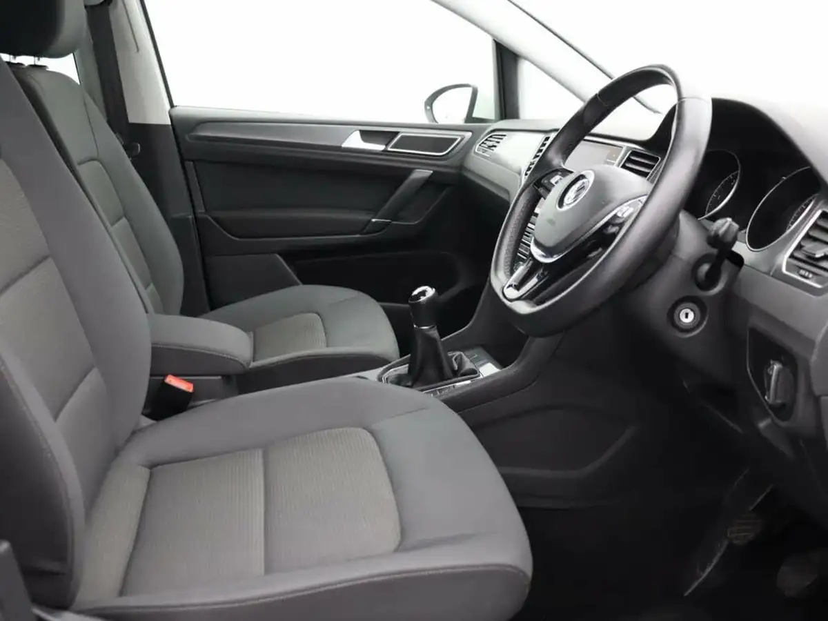2020-volkswagen-golf-sv-16tdi-match-big-19