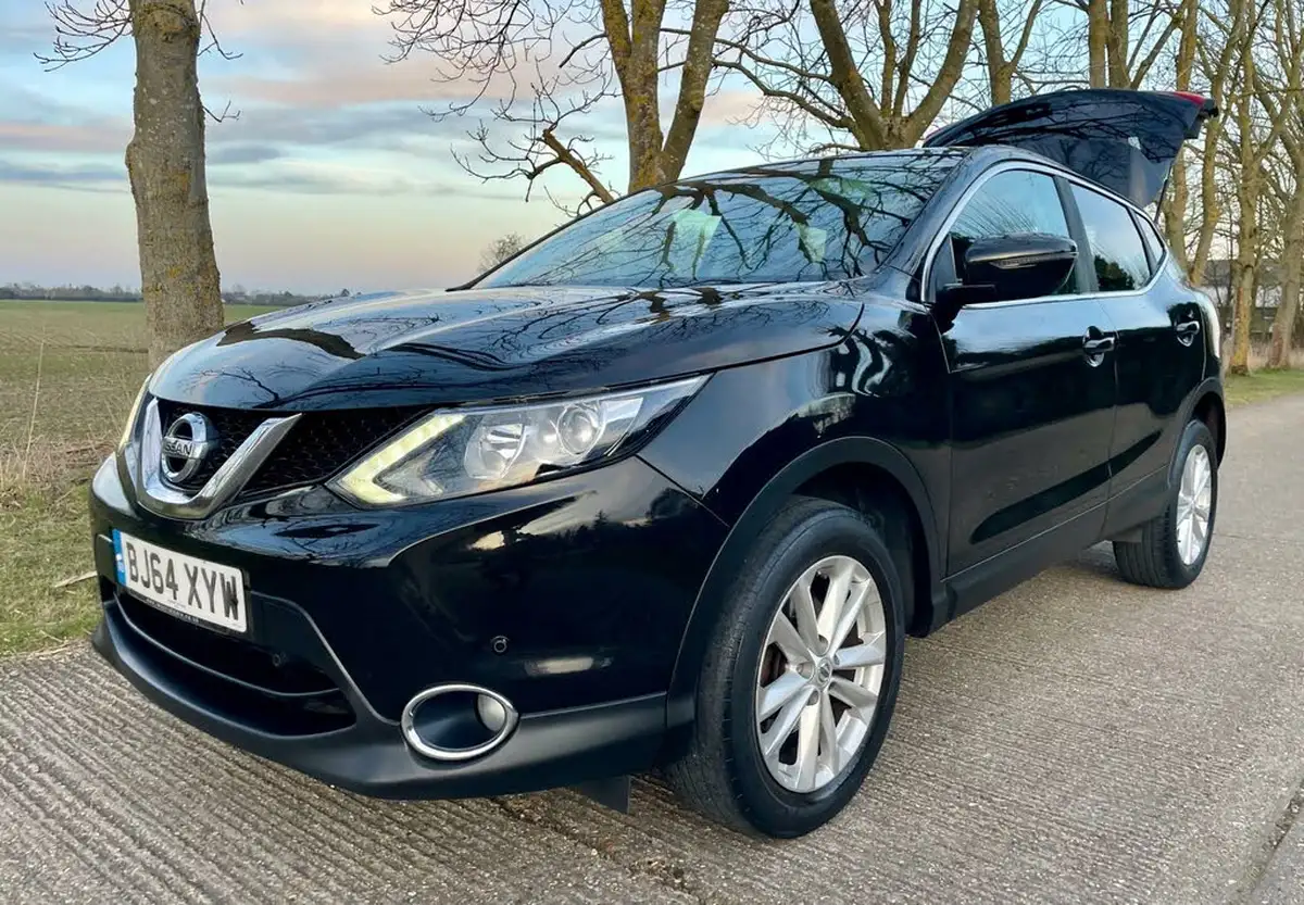 2014-nissan-qashqai-15dci-acenta-premium-big-2
