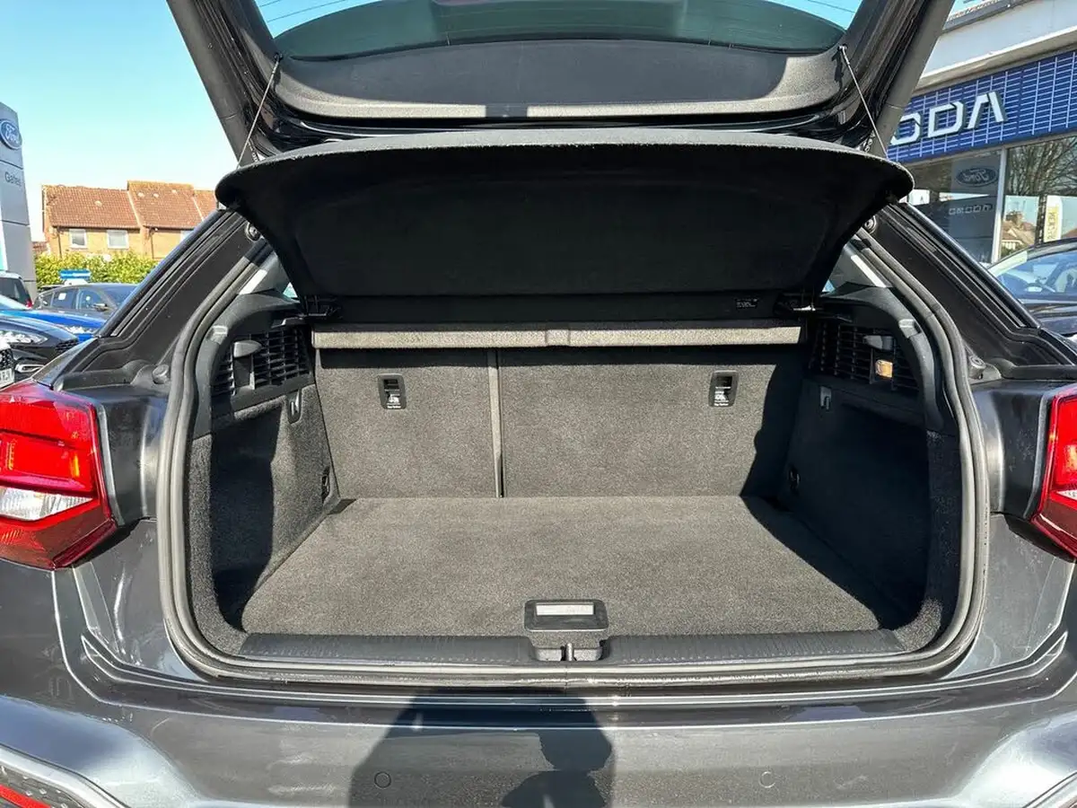 2021-audi-q2-10-30-tfsi-sport-big-33