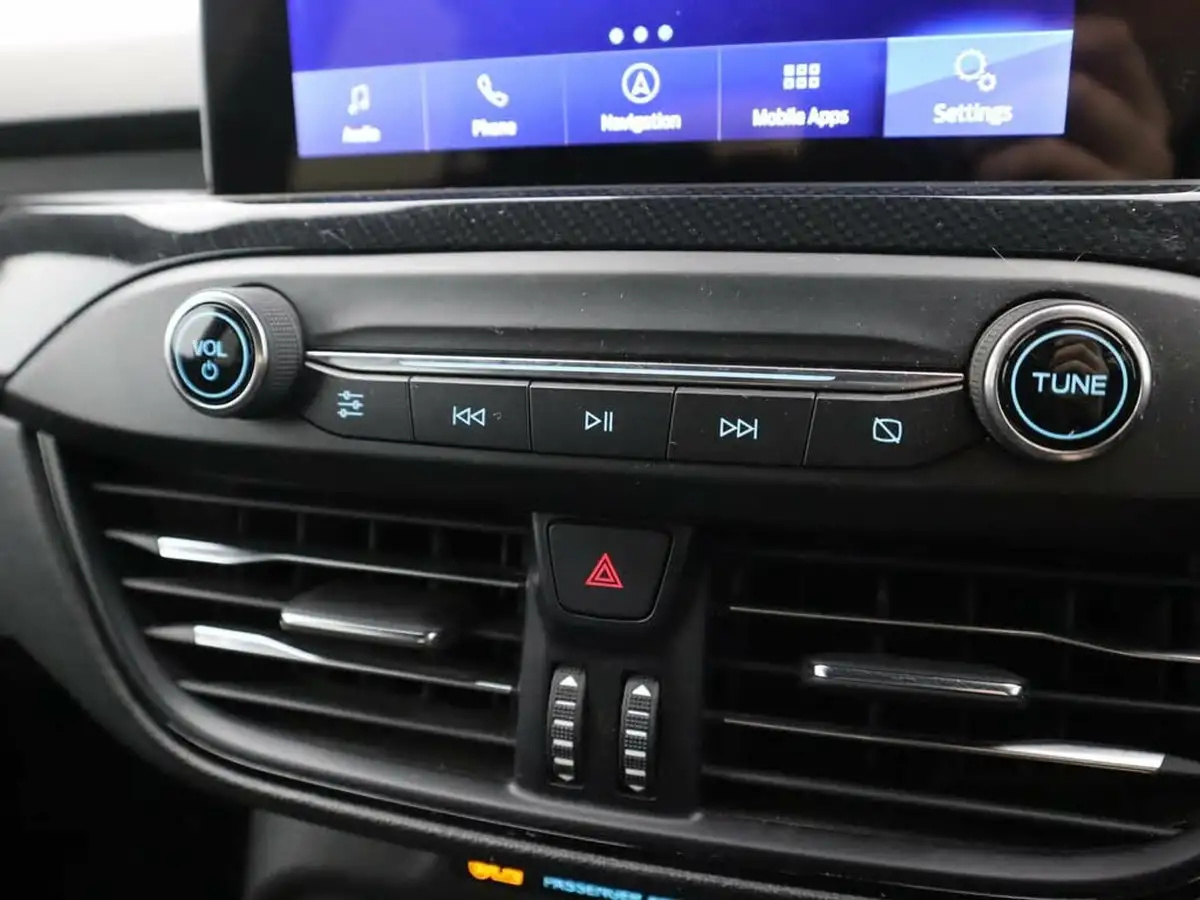 2021-ford-focus-15-st-line-hatchback-big-30
