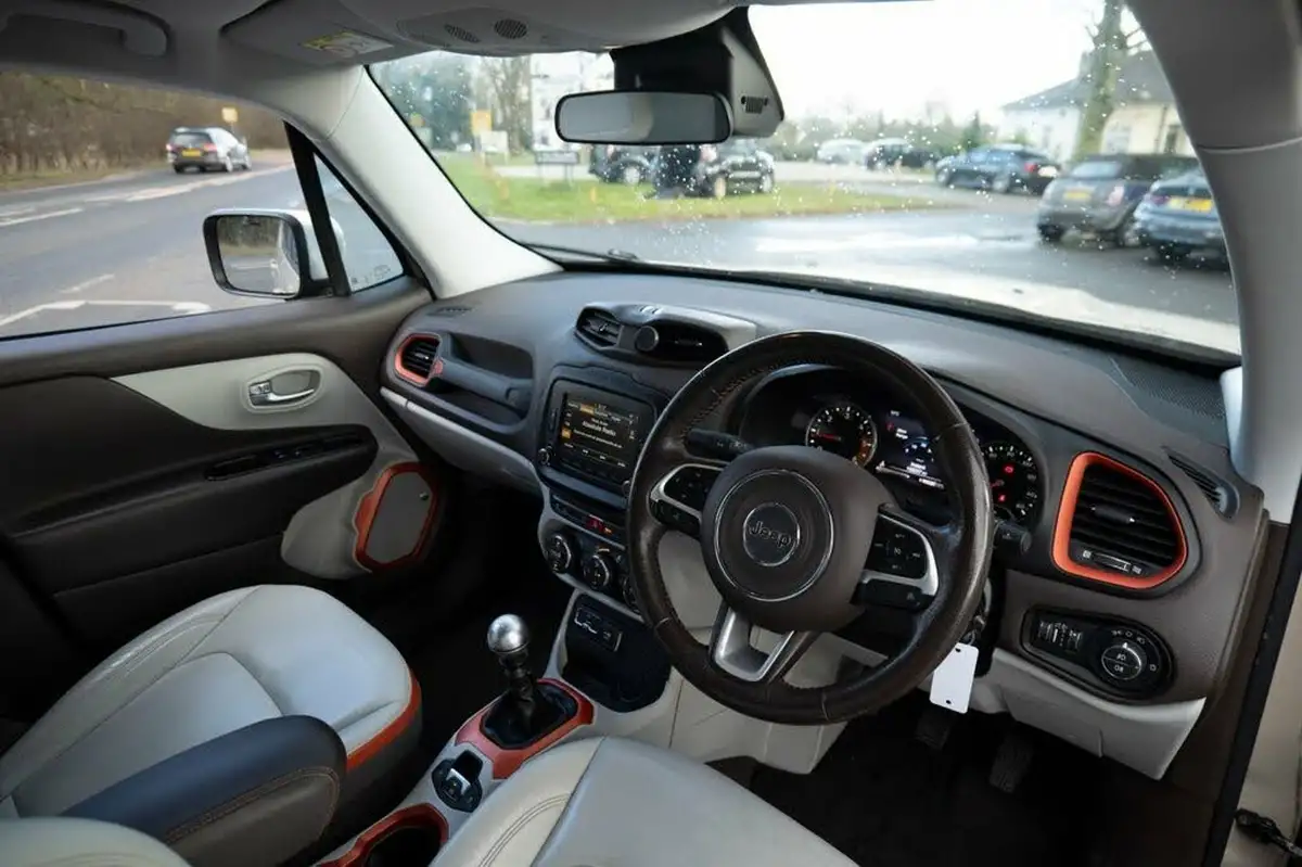 2016-jeep-renegade-16-multijet-ii-limited-ss-big-3