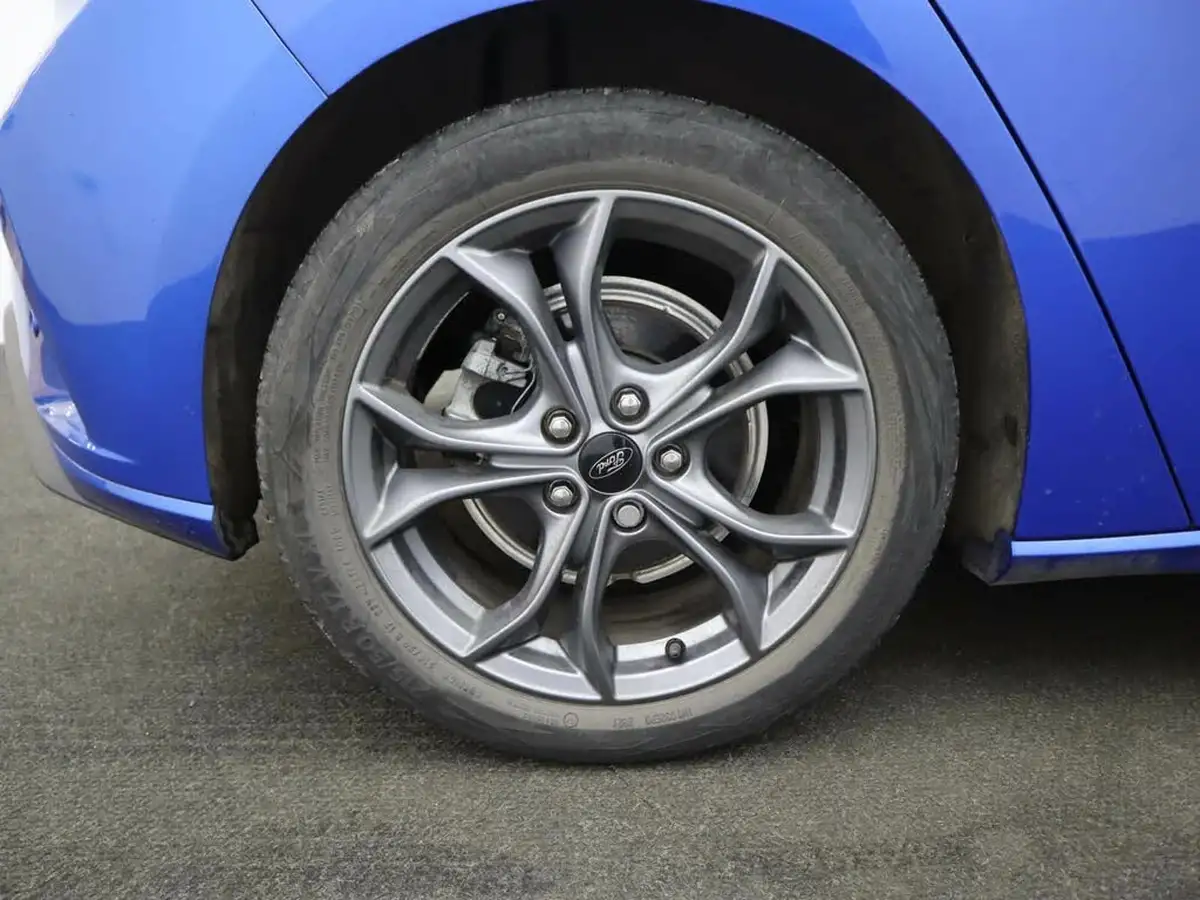 2021-ford-focus-15-st-line-hatchback-big-6