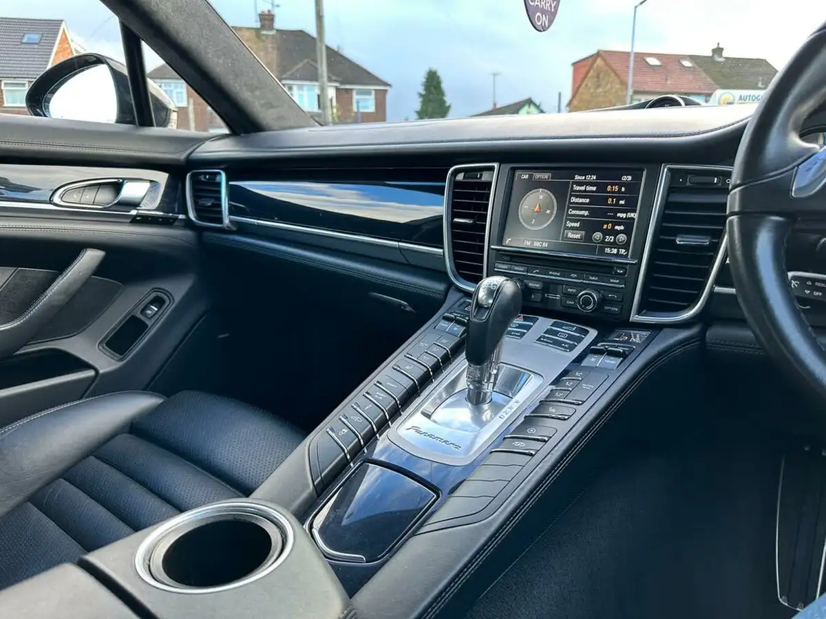 2016-porsche-panamera-48-turbo-big-54
