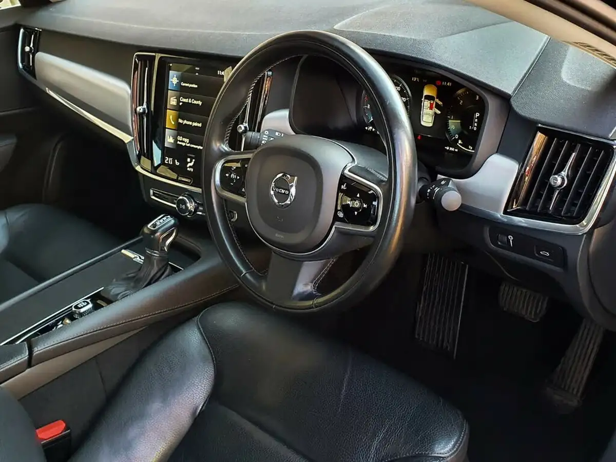 2019-volvo-s90-20td-d4-momentum-big-13
